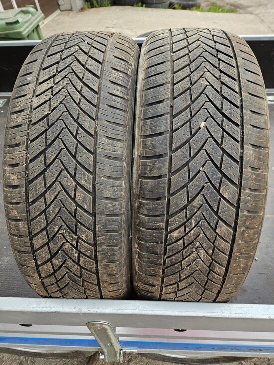 235/60R18 Tracmax All Season